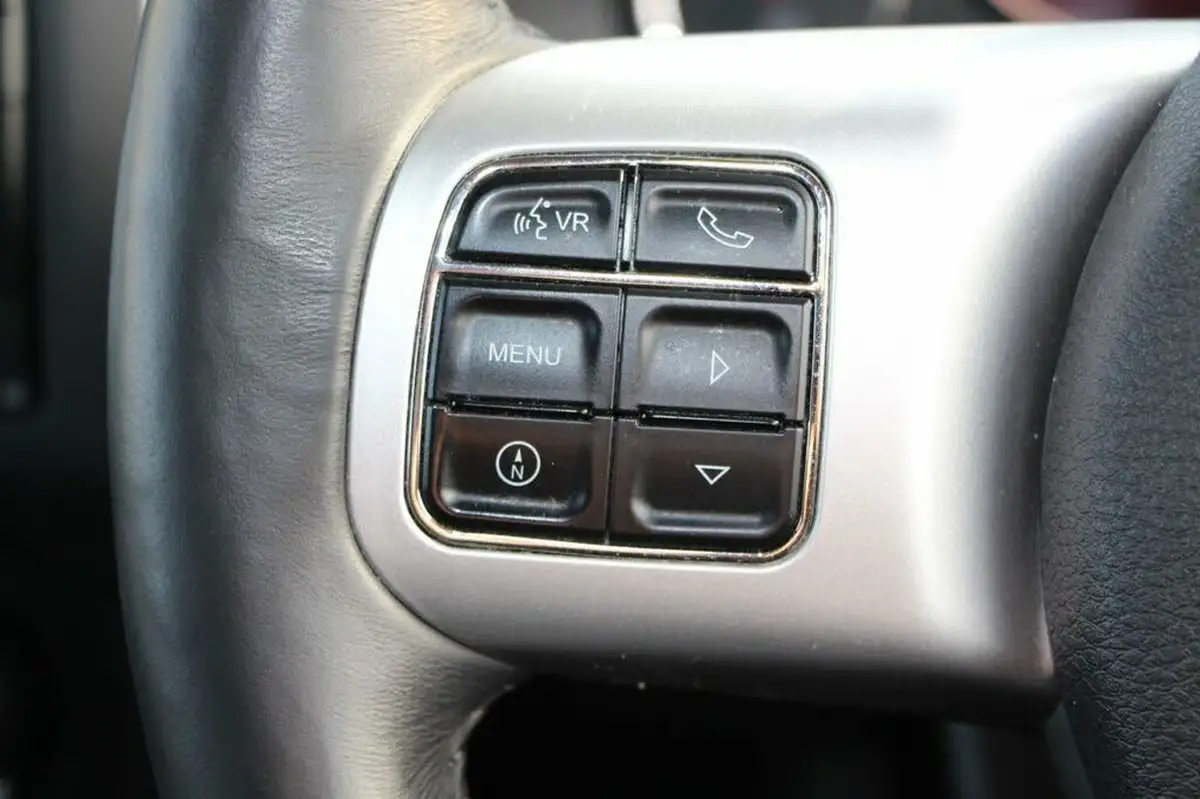 2014-jeep-compass-24-limited-big-28