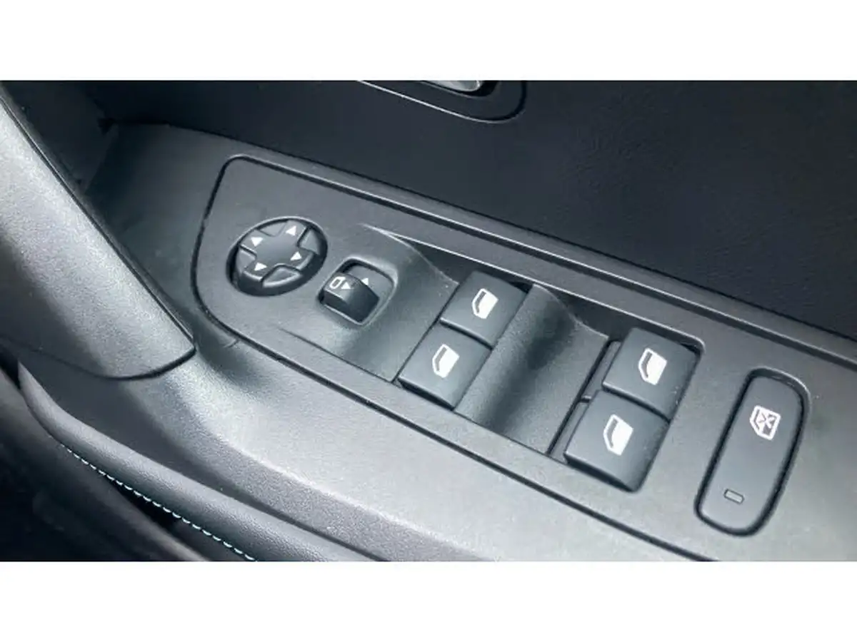 2023-peugeot-2008-suv-12-puretech-allure-premium-100bhp-big-22