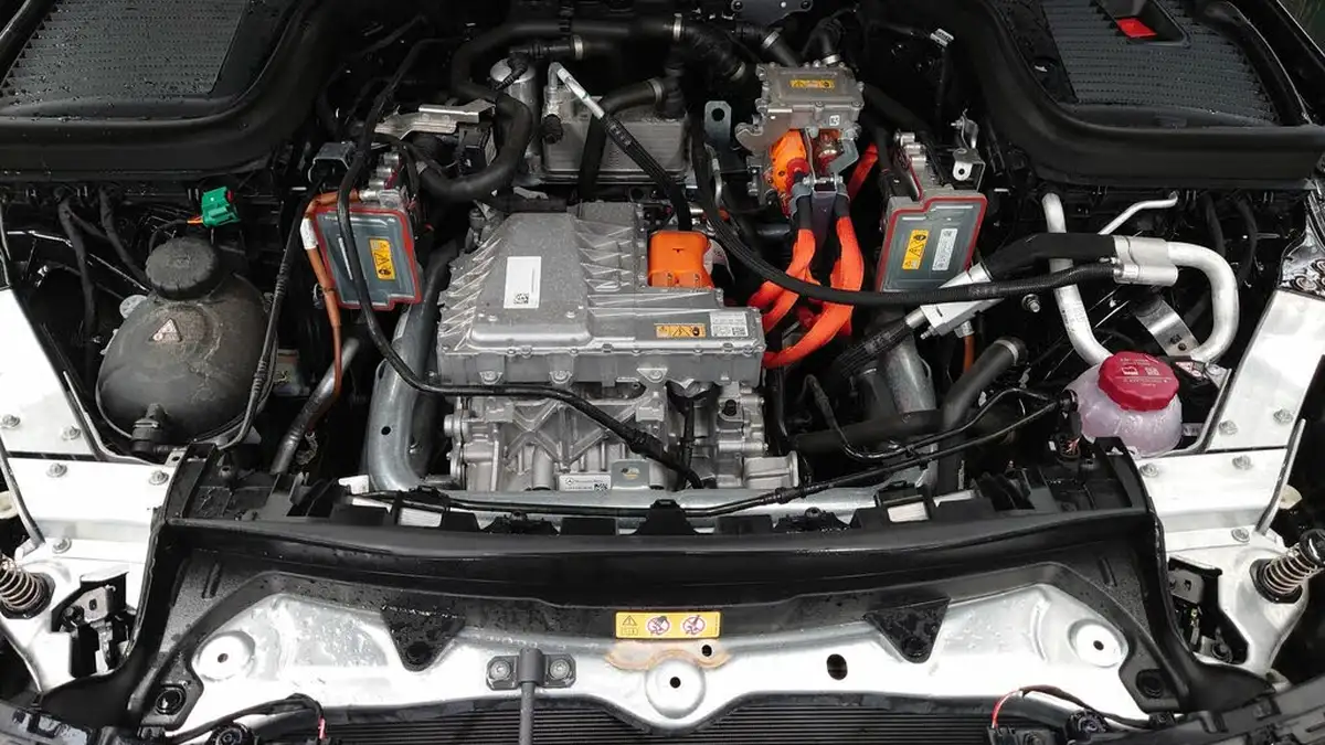 2023-mercedes-benz-eqc-e-eqc-400-amg-line-edition-big-30