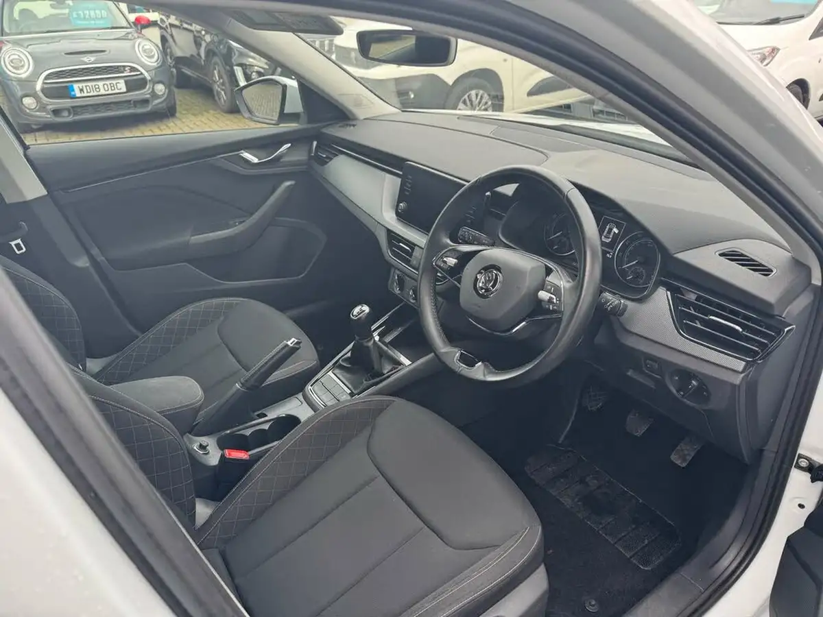 2020-skoda-kamiq-15-tsi-se-big-15