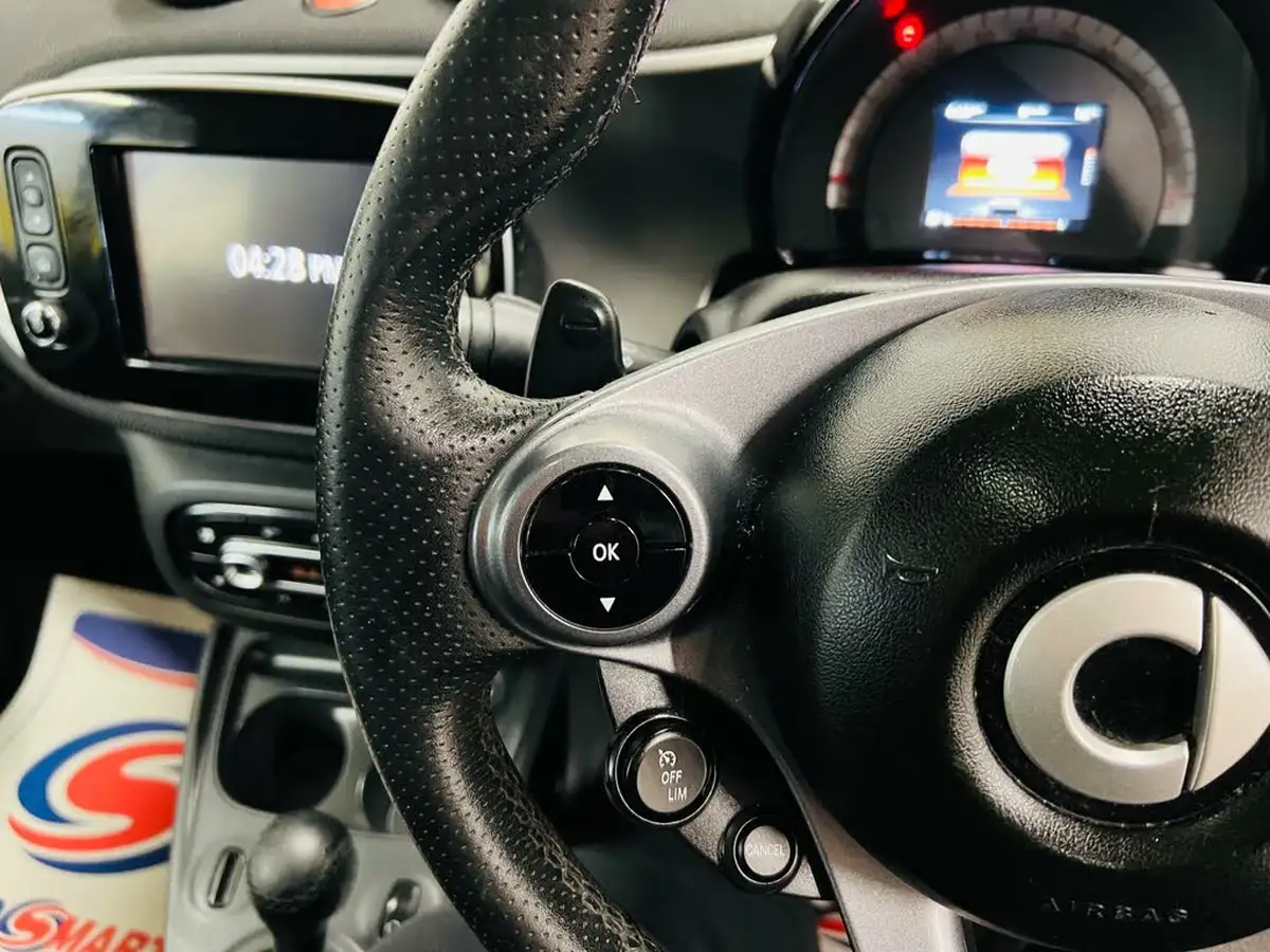2016-smart-fortwo-10-edition-black-twinamic-big-14