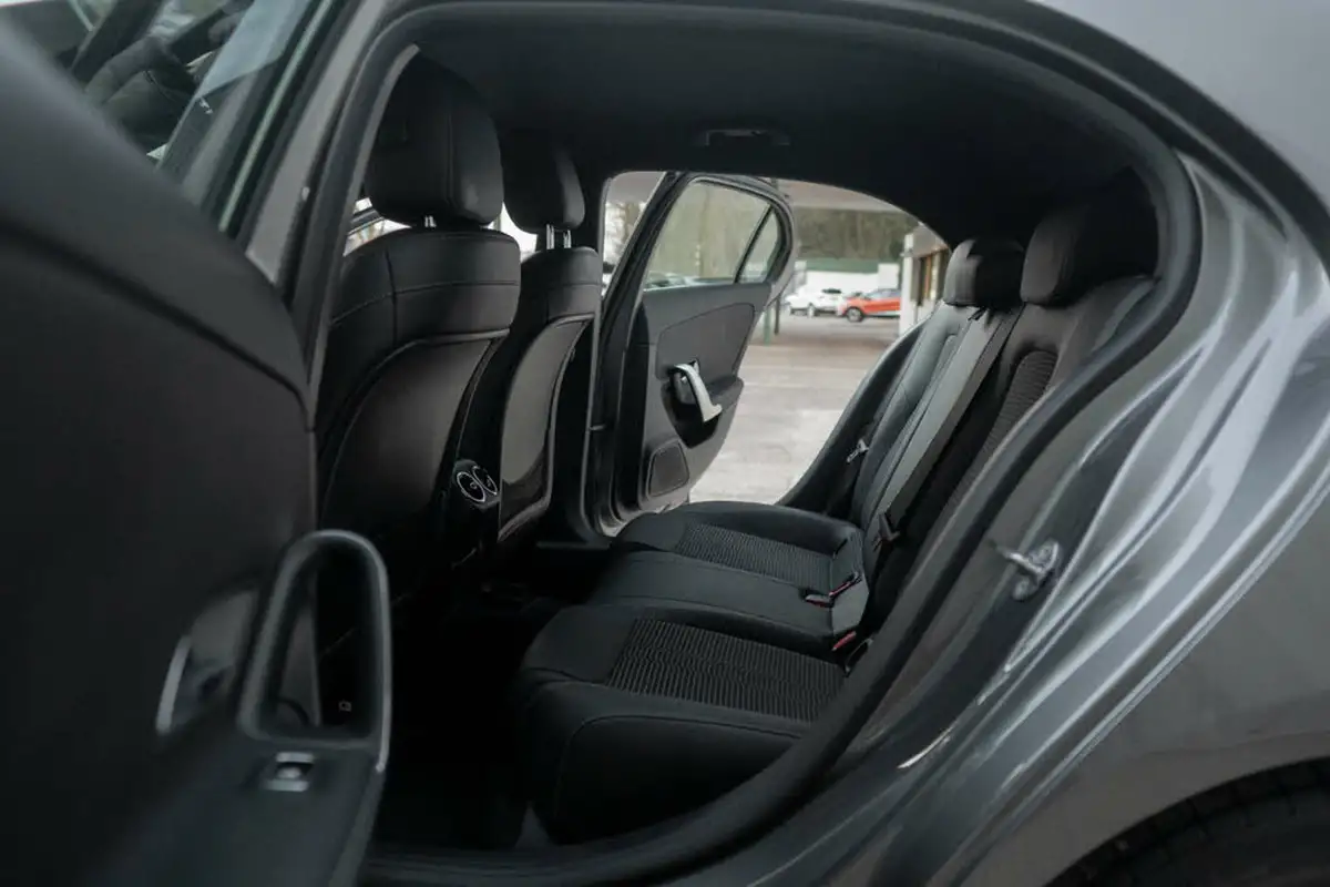 2018-mercedes-benz-a-class-15d-a180d-sport-116ps-ss-hatchback-5d-7g-dct-big-10