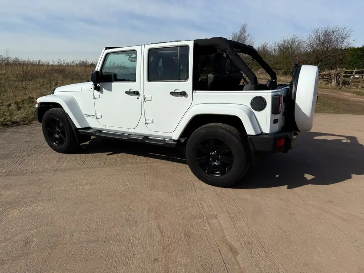 2014-jeep-wrangler-36-overland-v6-unlimited-5d-big-22