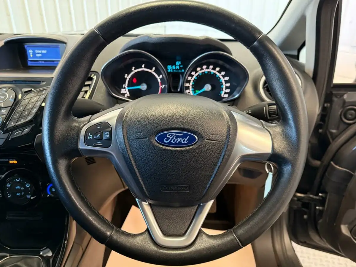 2016-ford-fiesta-125-zetec-5d-big-18