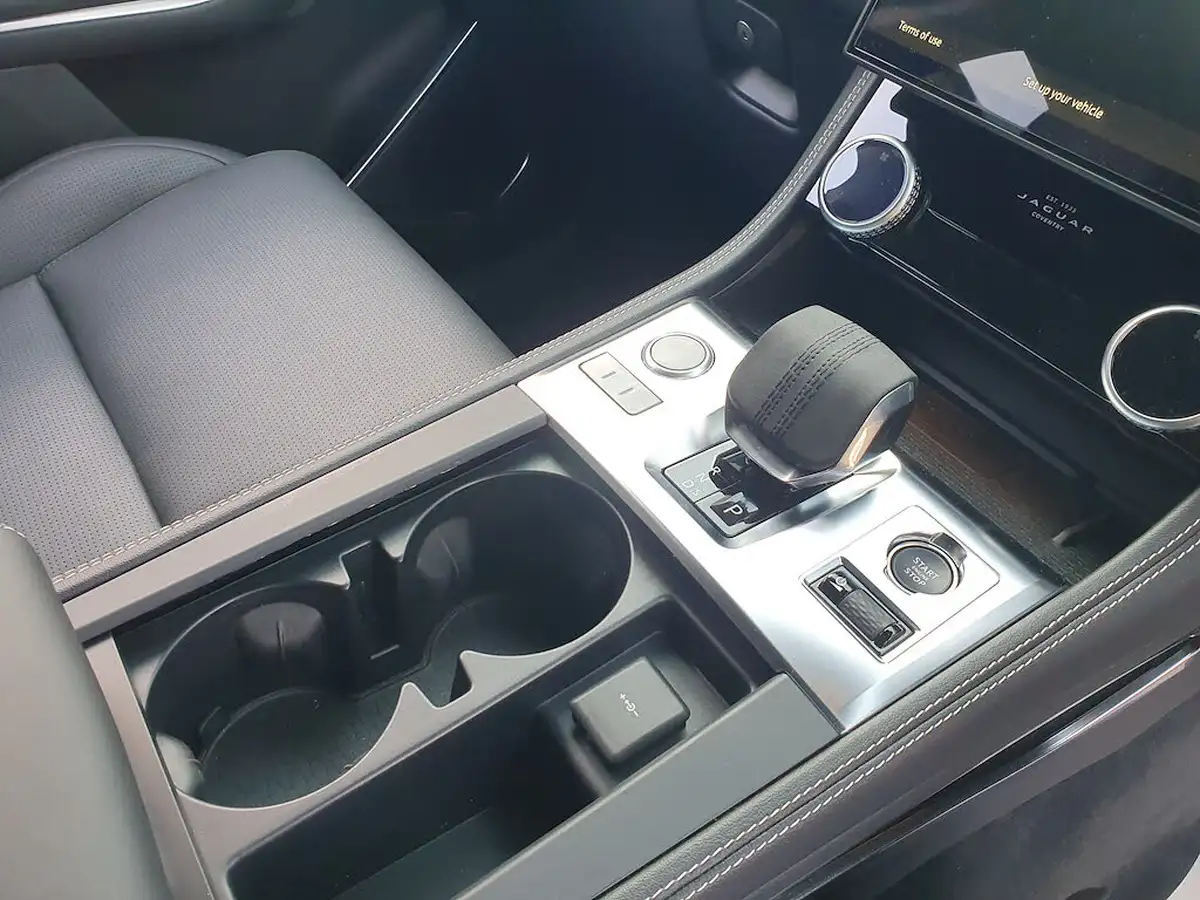 2024-jaguar-f-pace-30-d300-r-dynamic-hse-black-big-33