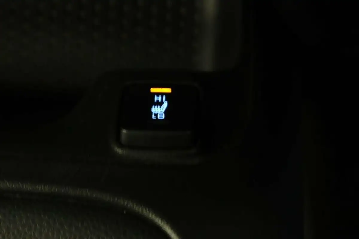 2021-toyota-corolla-18-vvt-i-gr-sport-trk-hatchback-big-23