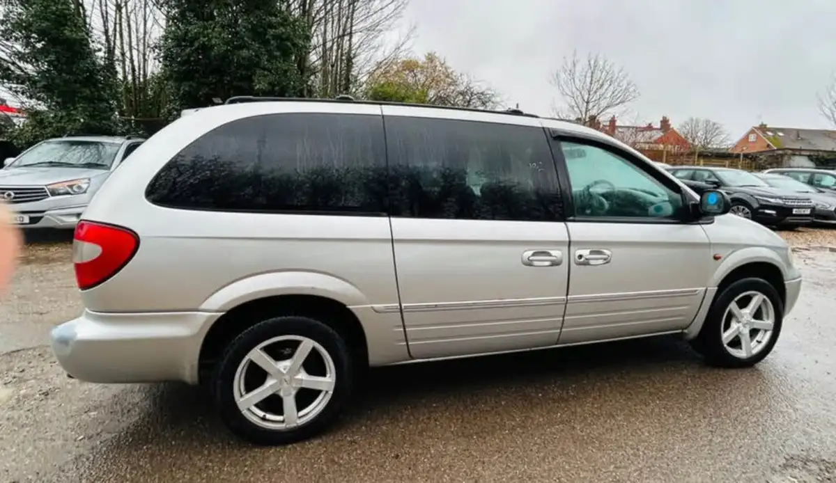2006-chrysler-grand-voyager-33-limited-xs-big-6