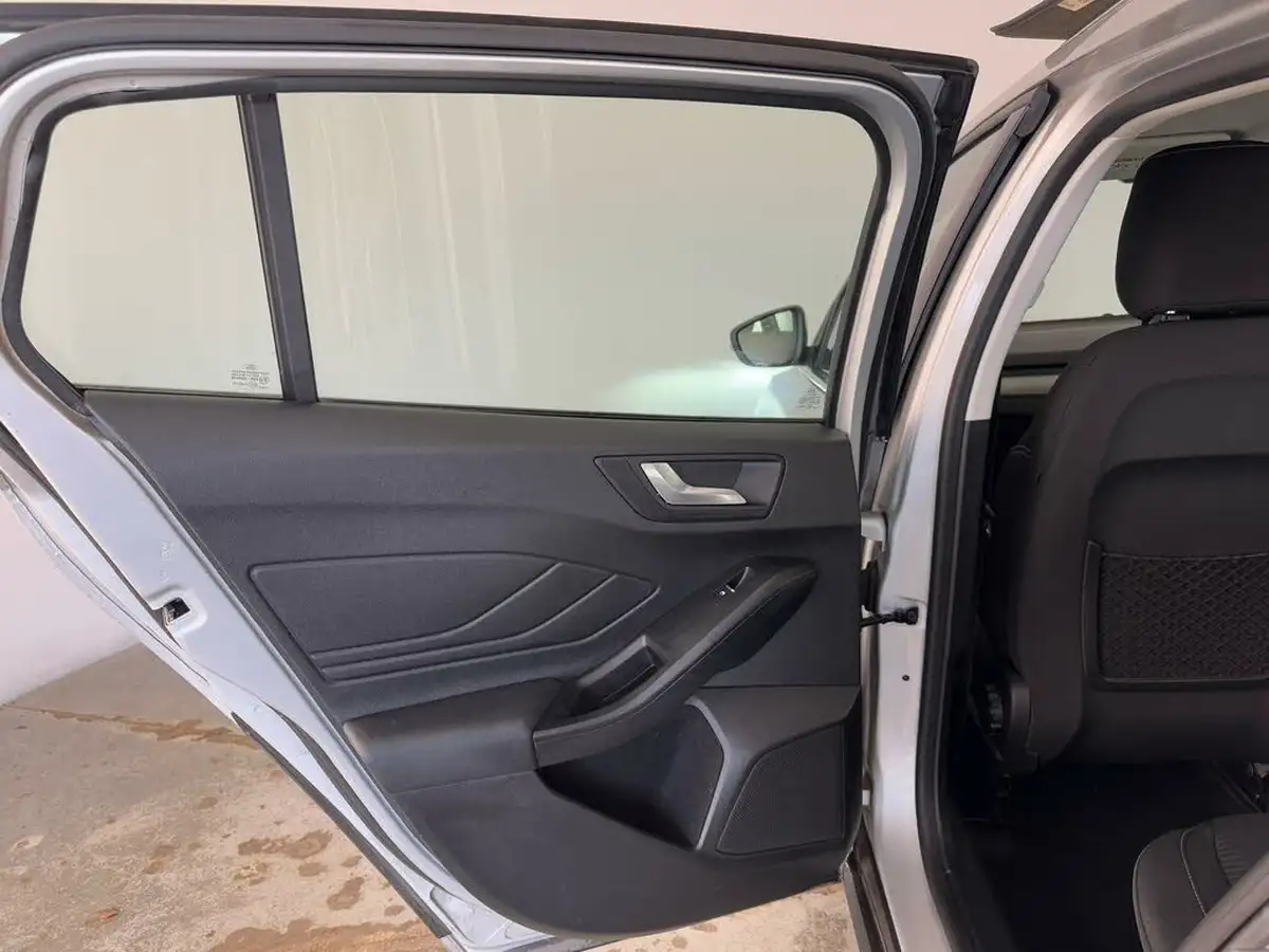 2020-ford-focus-10t-titanium-estate-auto-big-13