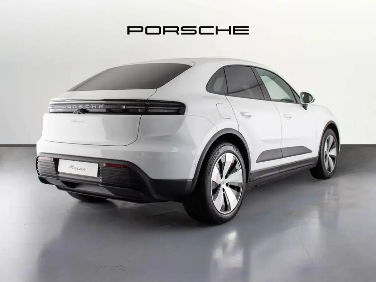 2025-porsche-macan-e-electric-big-15