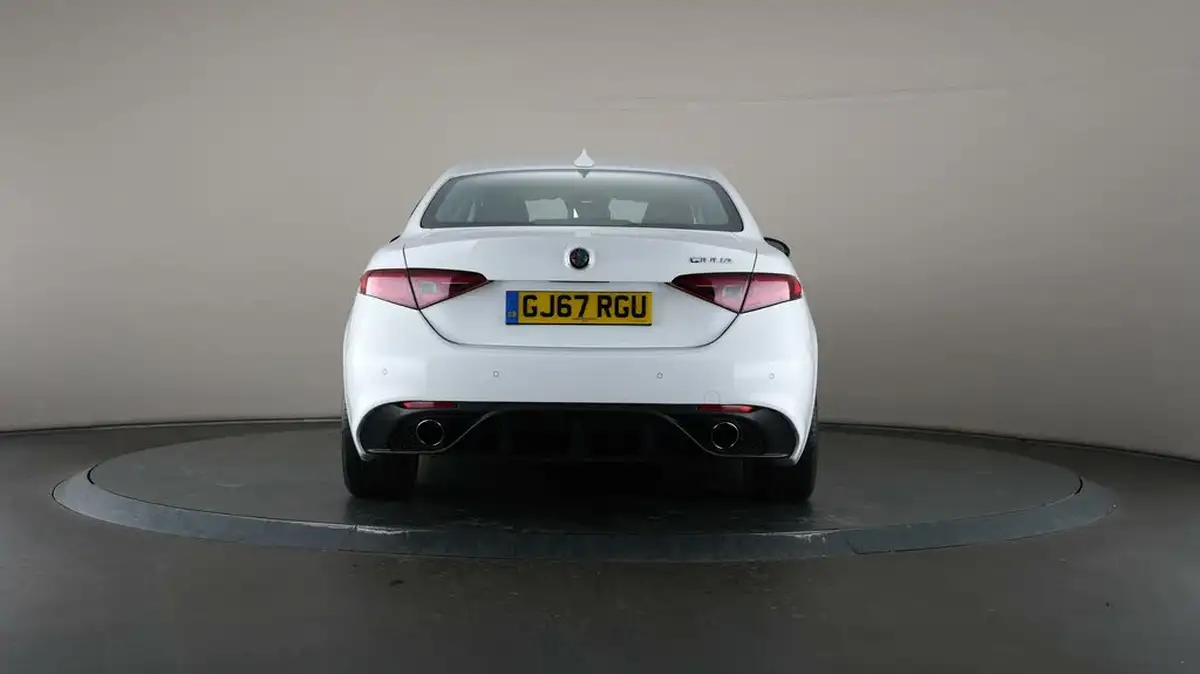 2017-alfa-romeo-giulia-20-veloce-big-27