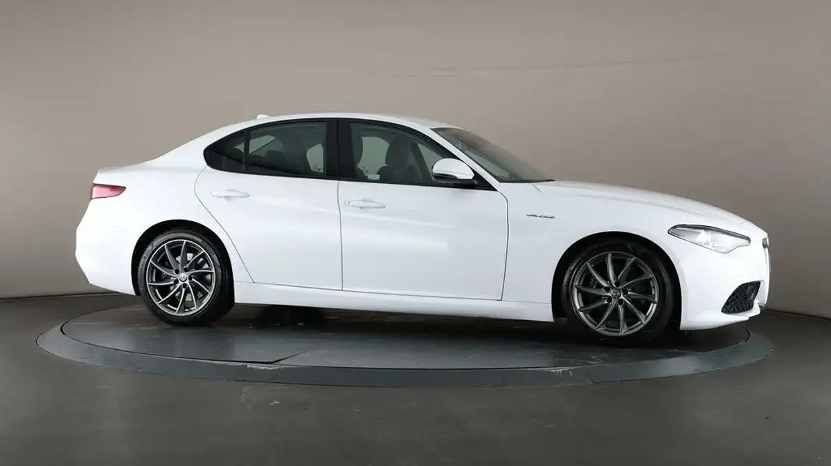 2017-alfa-romeo-giulia-20-veloce-big-51