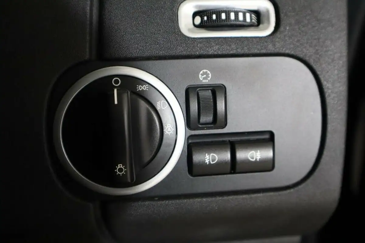 2010-land-rover-discovery-4-30tdv6-xs-big-34