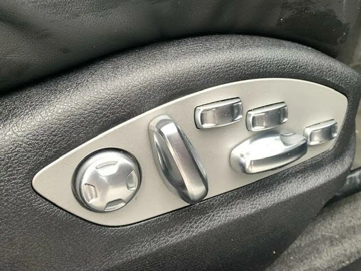 2023-porsche-macan-20-big-26
