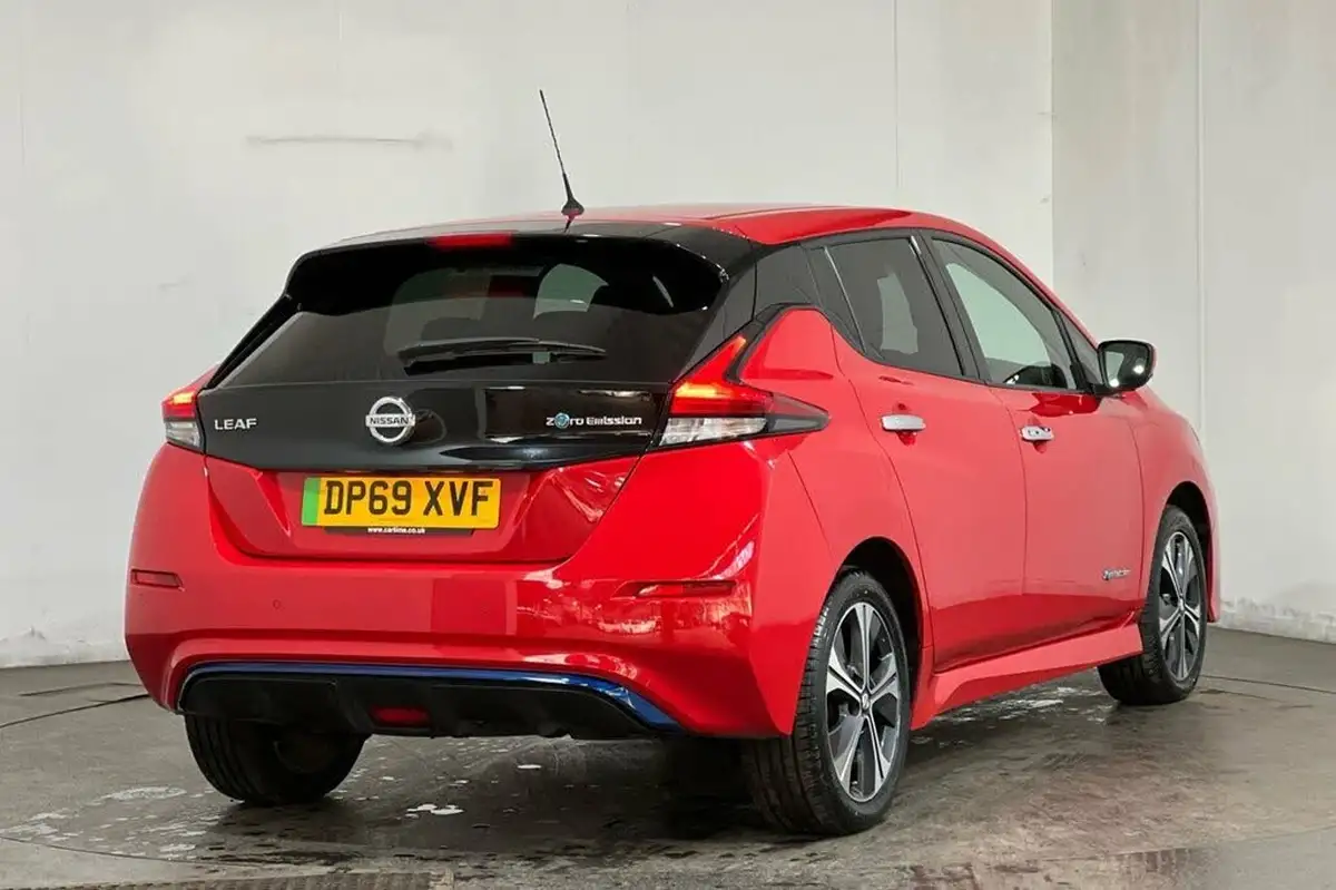 2019-nissan-leaf-e-e-tekna-big-13