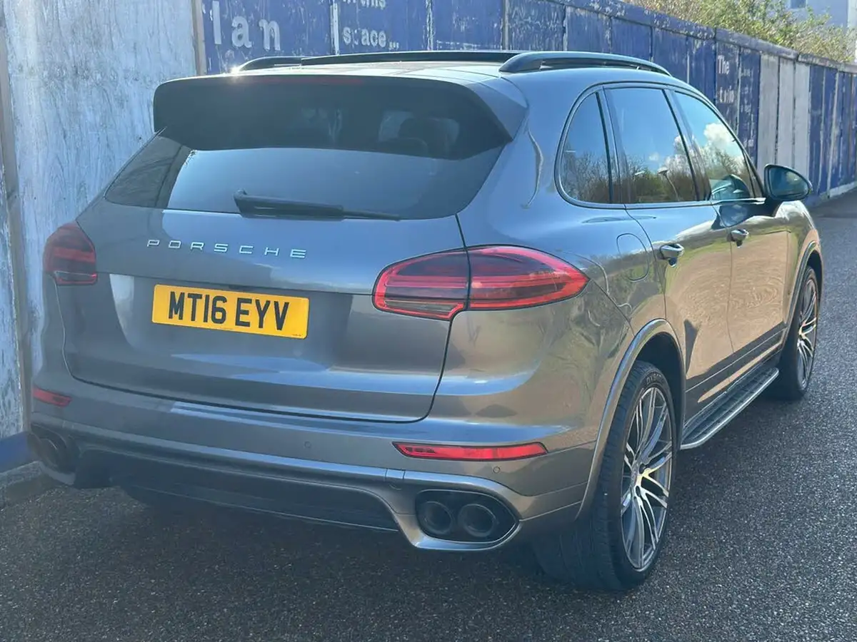 2016-porsche-cayenne-42td-s-big-54
