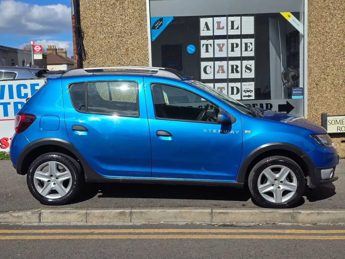 2014-dacia-sandero-stepway-09-laureate-big-5