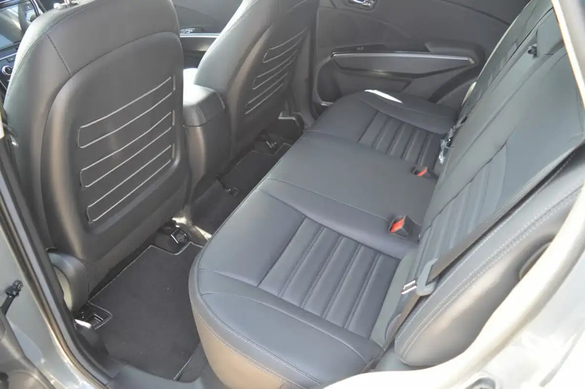 2023-kgm-ssangyong-tivoli-15-ultimate-auto-big-11