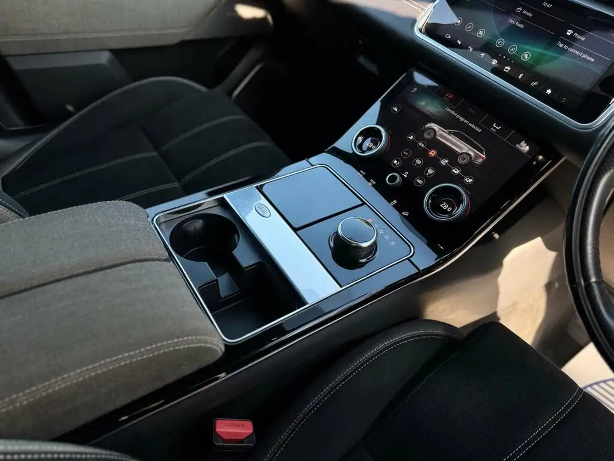 2018-land-rover-range-rover-velar-20-p250-r-dynamic-hse-ss-big-15