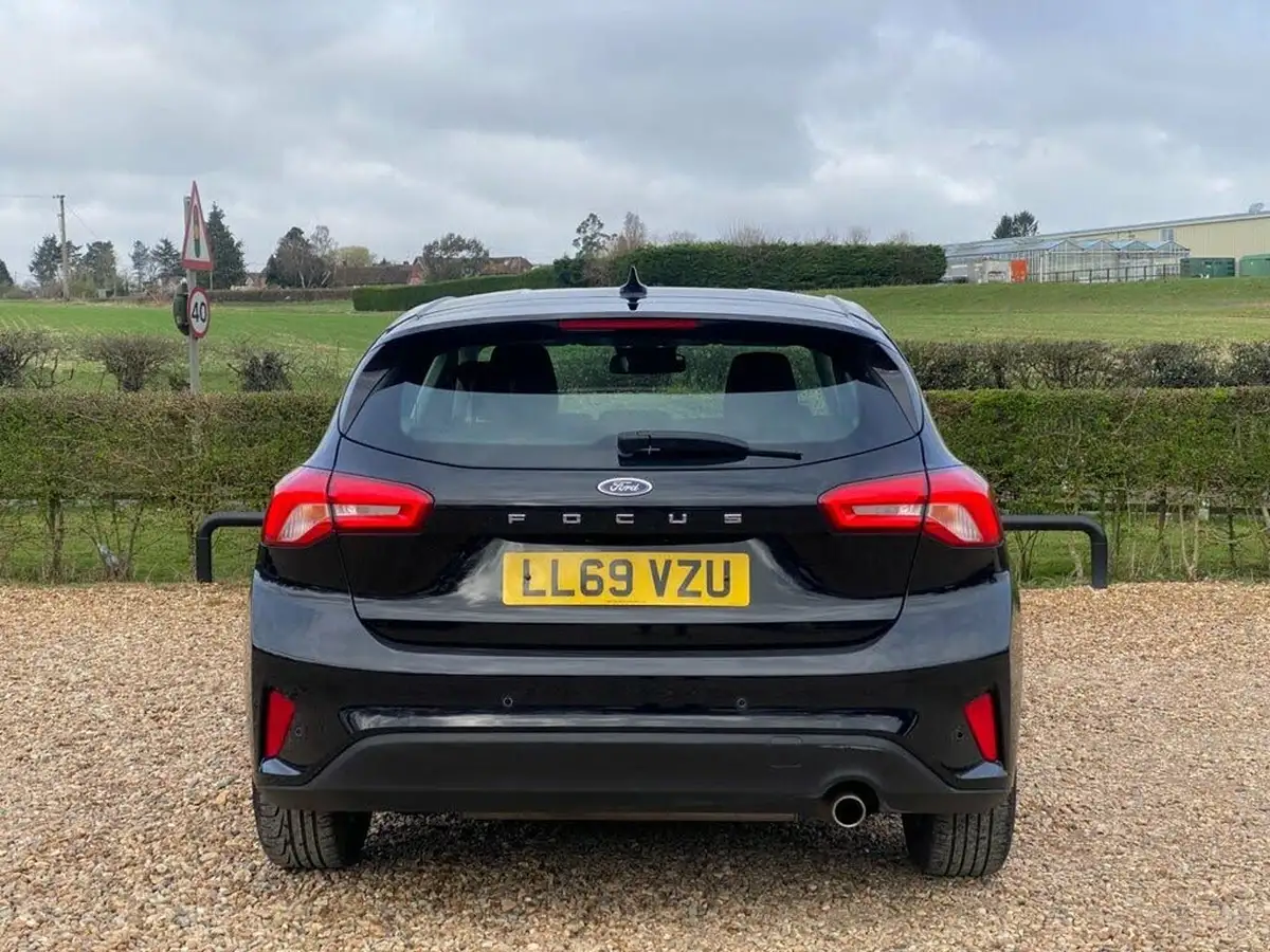 2019-ford-focus-10t-titanium-hatchback-big-7