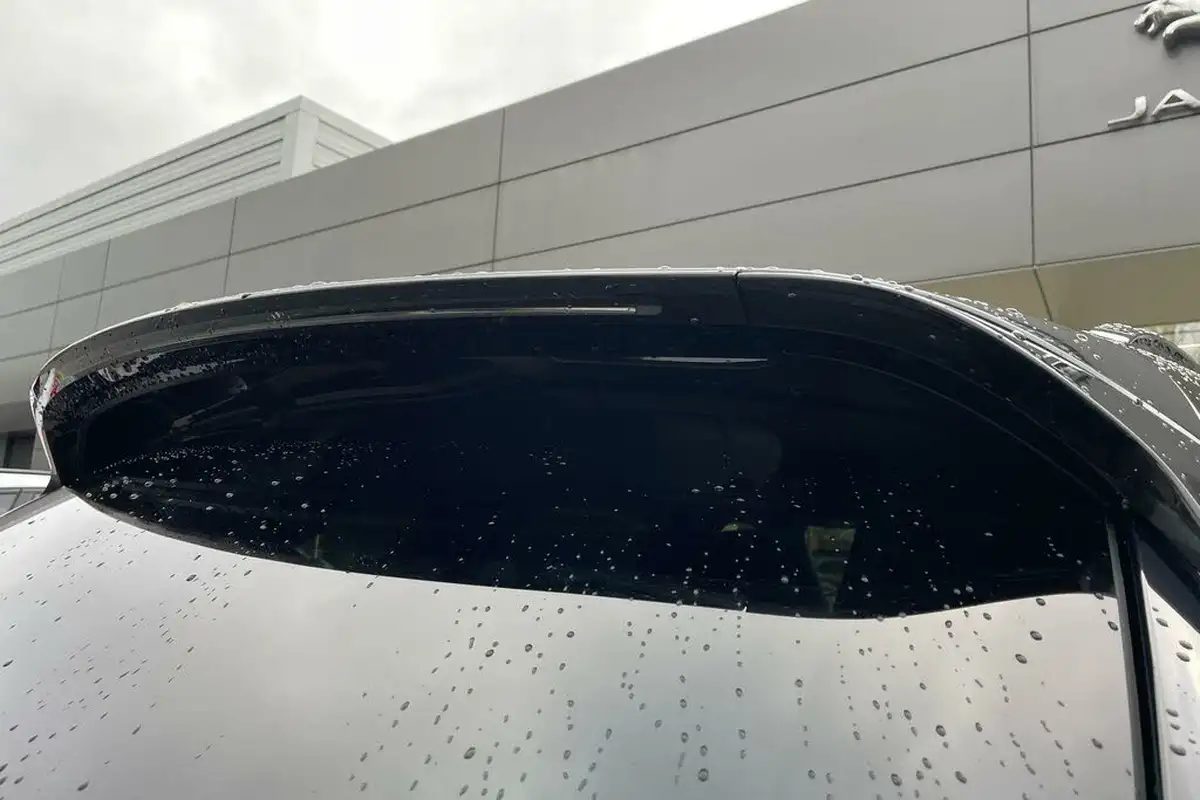 2024-land-rover-range-rover-velar-20-p250-dynamic-hse-big-32