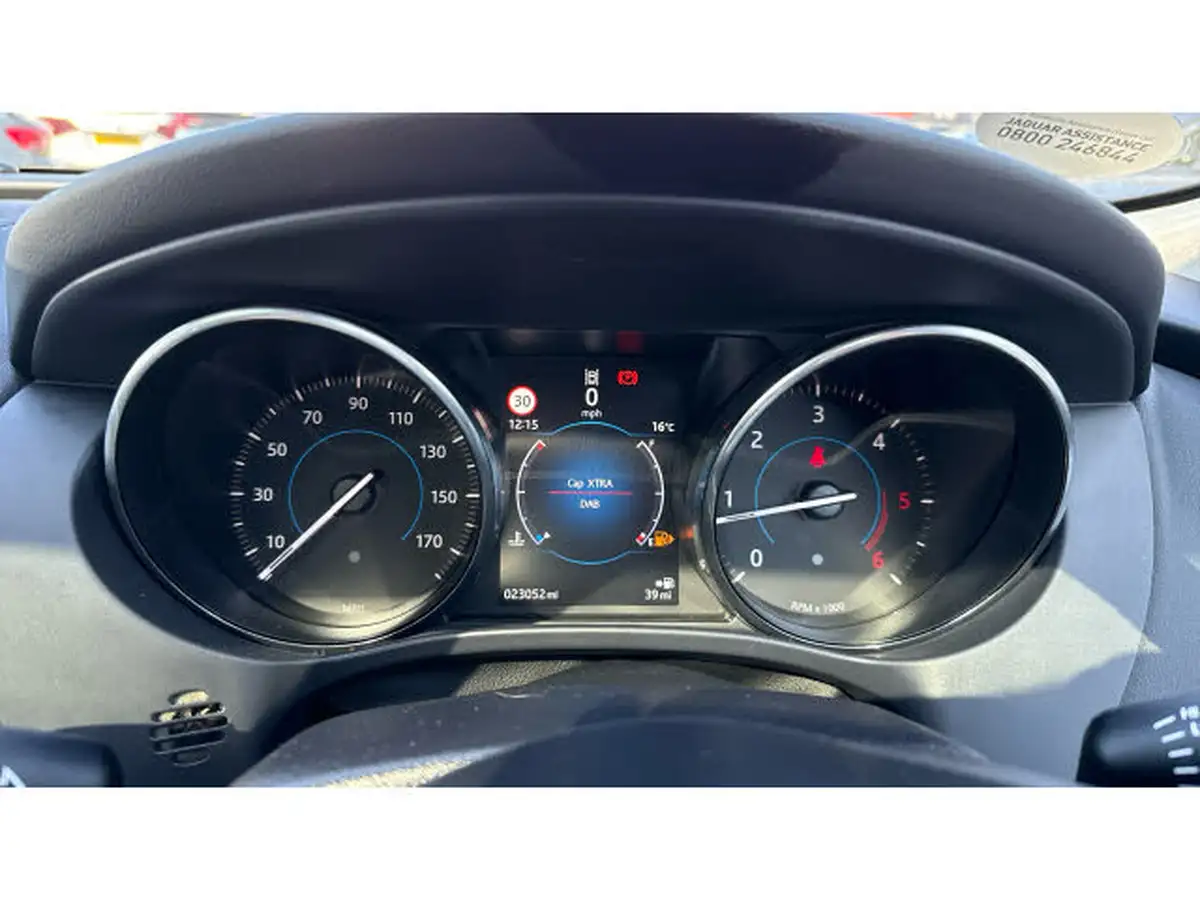 2016-jaguar-f-pace-20-i4d-portfolio-awd-big-17