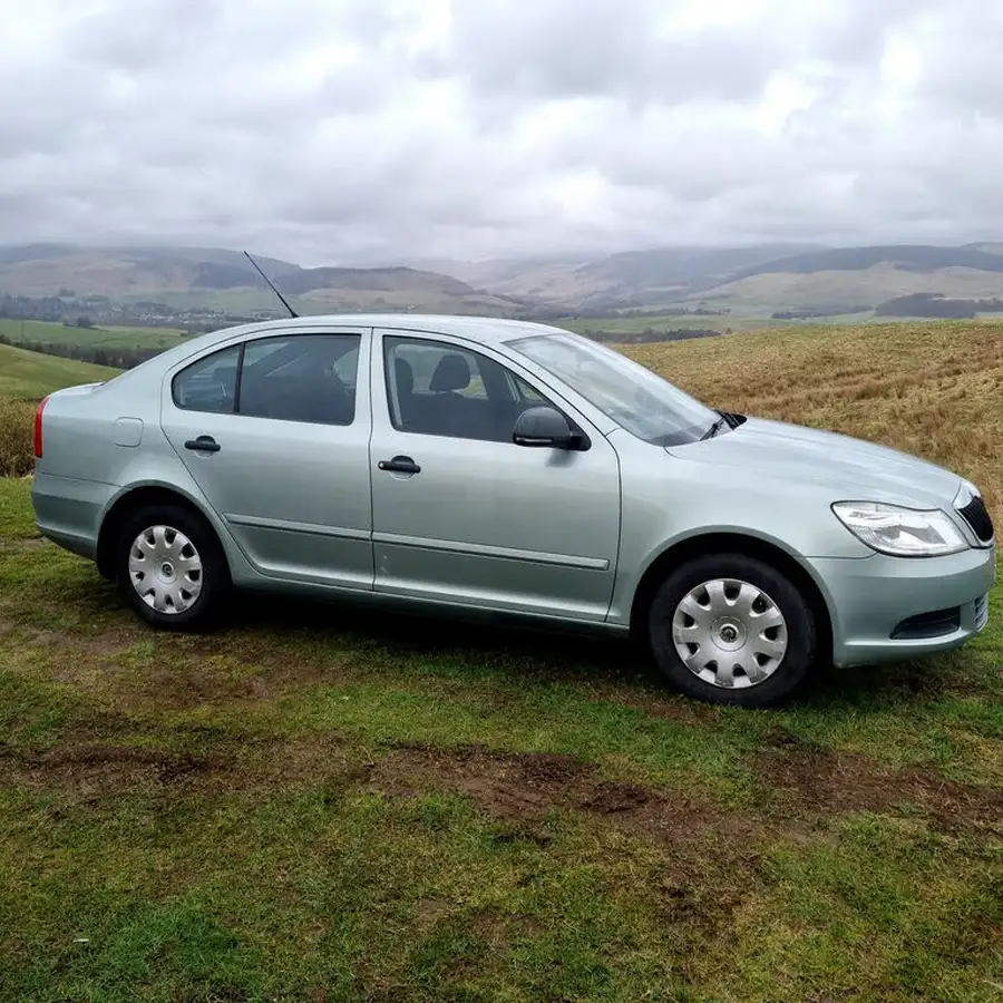 2010-skoda-octavia-16td-s-cr-105bhp-hatchback-big-2