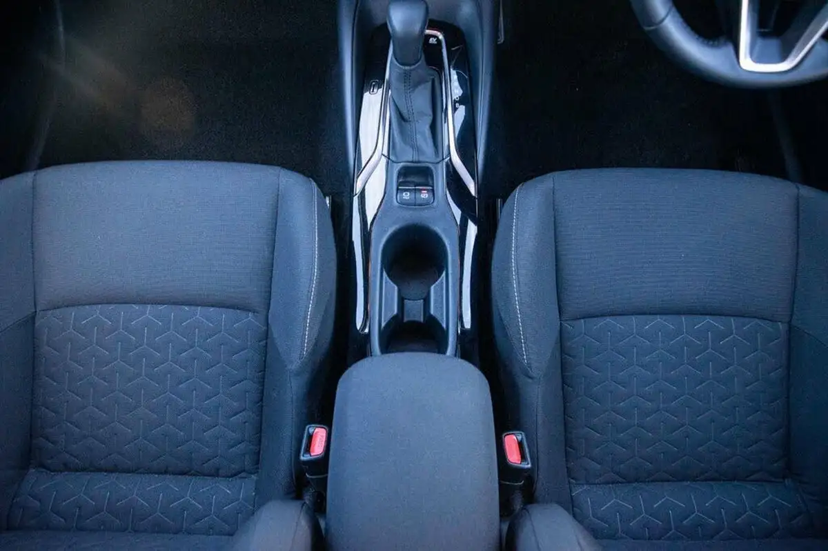 2022-toyota-corolla-18-vvt-i-icon-120bhp-trk-hatchback-5d-big-18