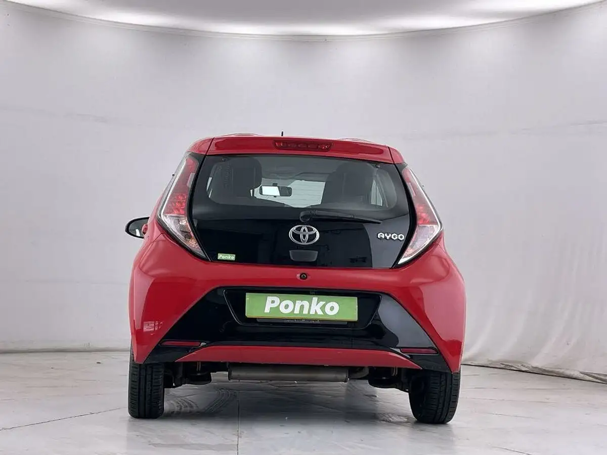 2016-toyota-aygo-10-vvt-i-x-play-68bhp-5d-big-16