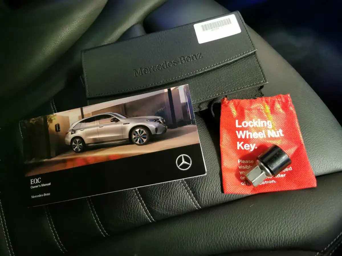 2022-mercedes-benz-eqc-e-eqc-400-amg-line-big-26