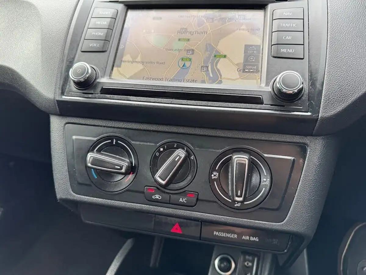 2016-seat-ibiza-12-tsi-se-technology-hatchback-5d-big-23