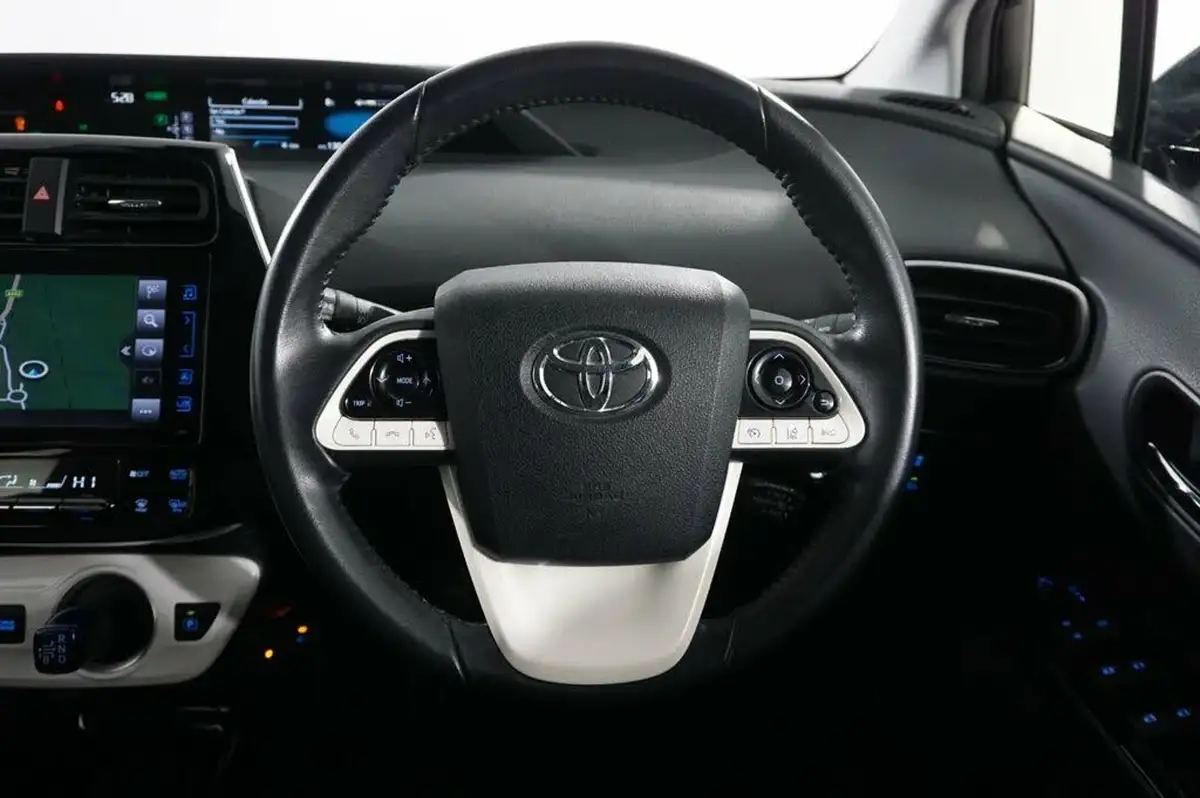 2018-toyota-prius-18-vvt-i-business-edition-plus-ss-big-14