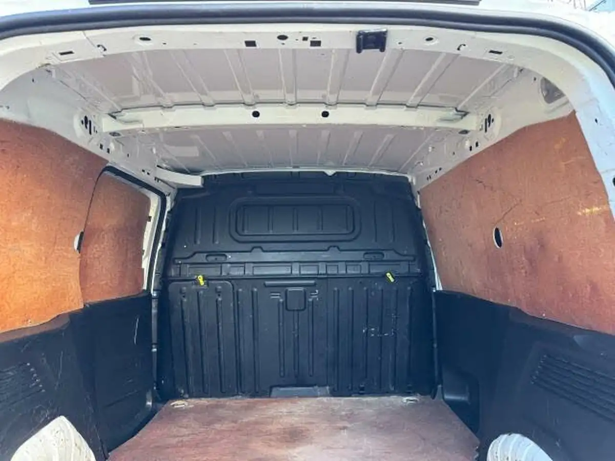 2019-peugeot-partner-15-bluehdi-1000-professional-100ps-eu6dt-panel-big-46