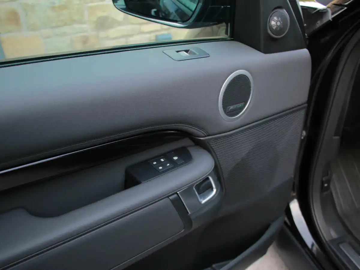 2021-land-rover-discovery-30-d300-commercial-se-big-69