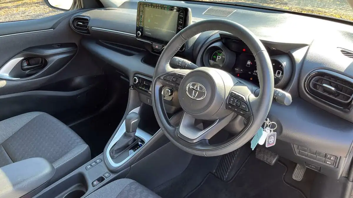 2023-toyota-yaris-15-vvt-i-design-big-20