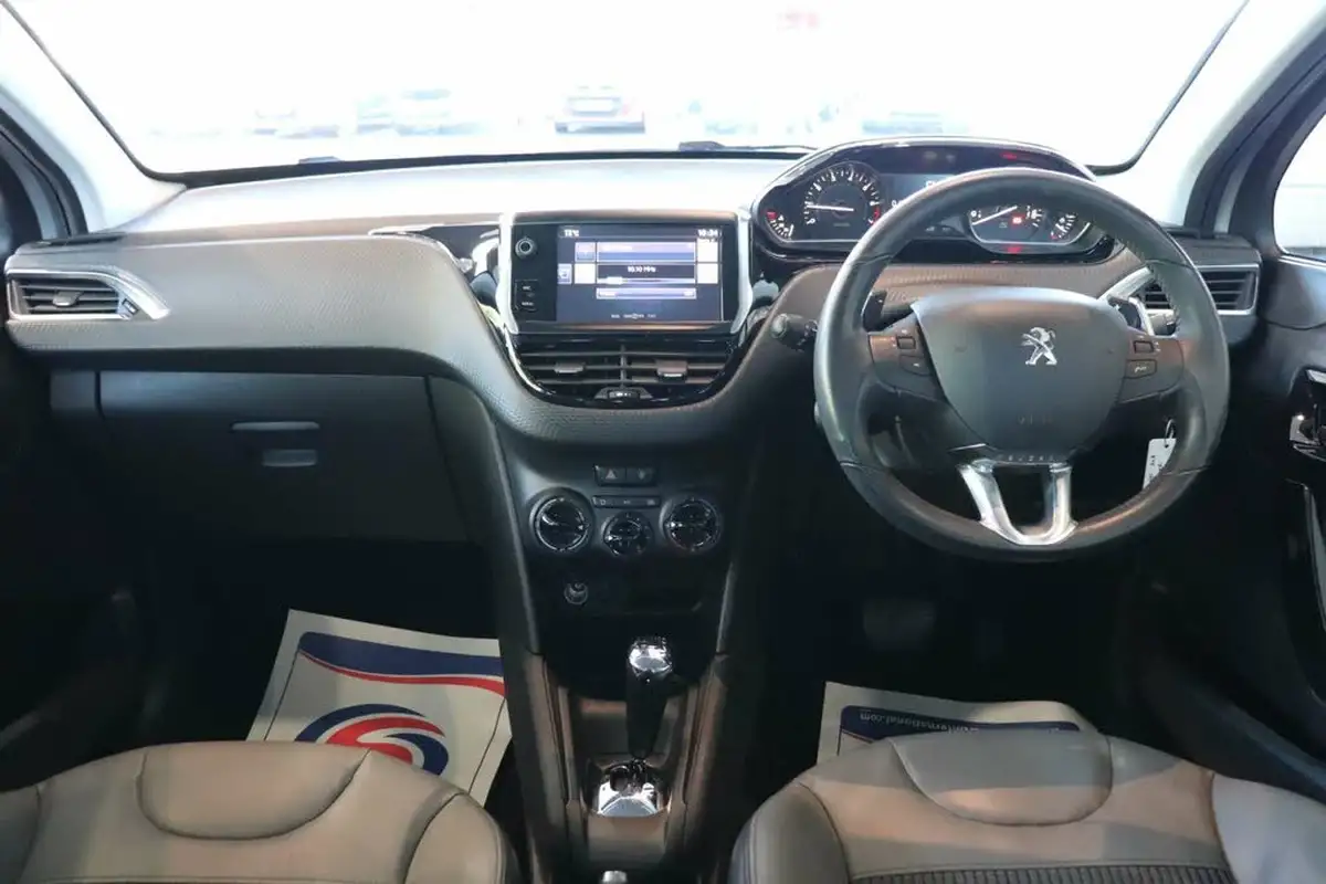 2017-peugeot-208-12-puretech-active-82bhp-ss-3d-etg5-big-13