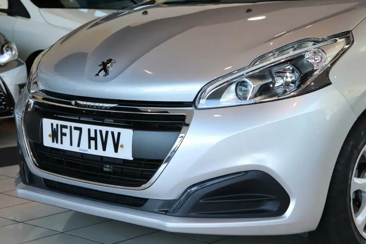 2017-peugeot-208-12-puretech-active-82bhp-ss-3d-etg5-big-61
