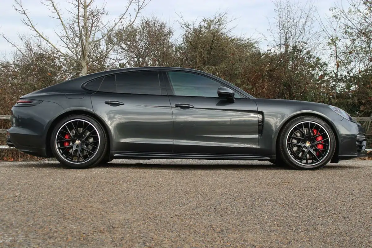 2019-porsche-panamera-40-v8-gts-hatchback-big-1
