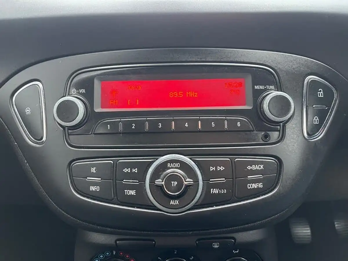 2015-vauxhall-corsa-12-life-5d-big-17