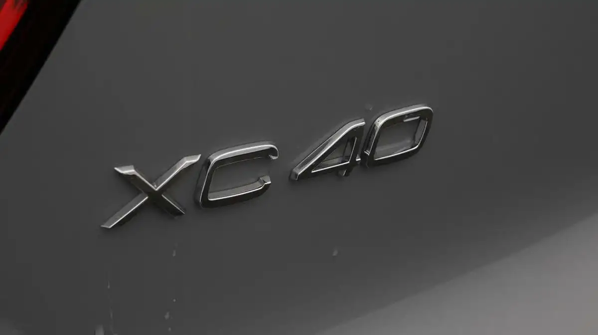 2023-volvo-xc40-20-b3-plus-big-19