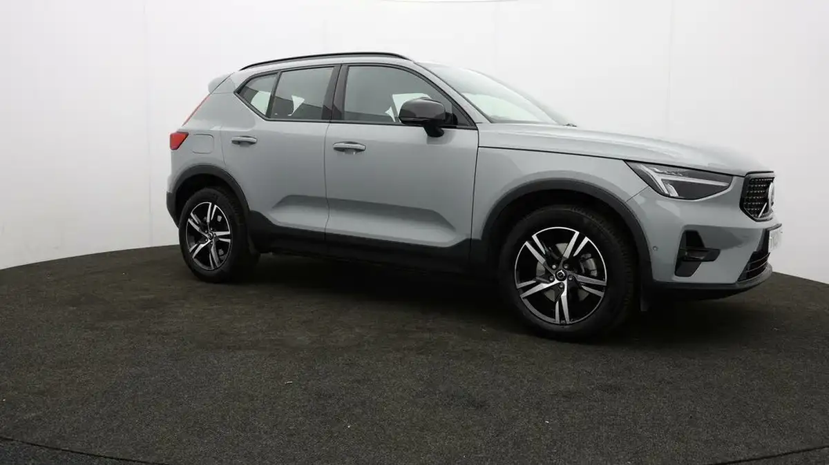 2023-volvo-xc40-20-b3-plus-big-43