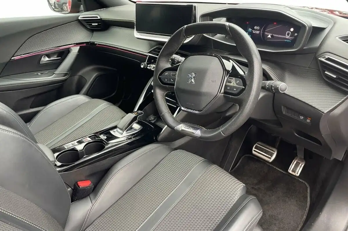 2021-peugeot-2008-suv-e-gt-big-6