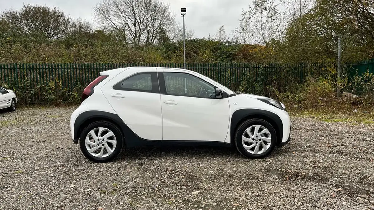 2023-toyota-aygo-x-10-vvt-i-pure-cvt-big-15