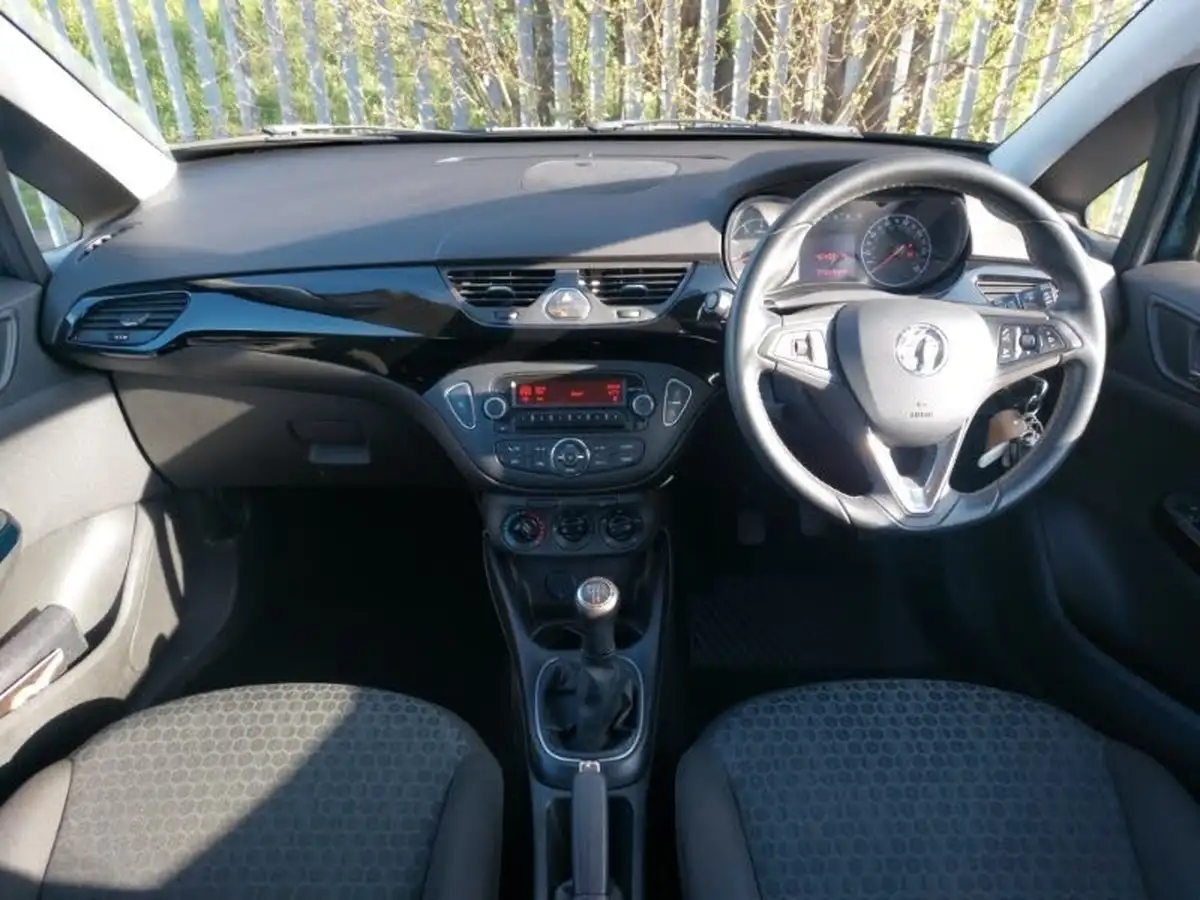 2015-vauxhall-corsa-14i-sting-90ps-3d-big-2