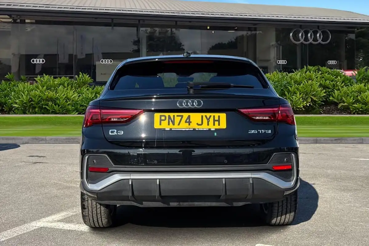 2024-audi-q3-15-35-tfsi-s-line-sportback-tronic-big-3