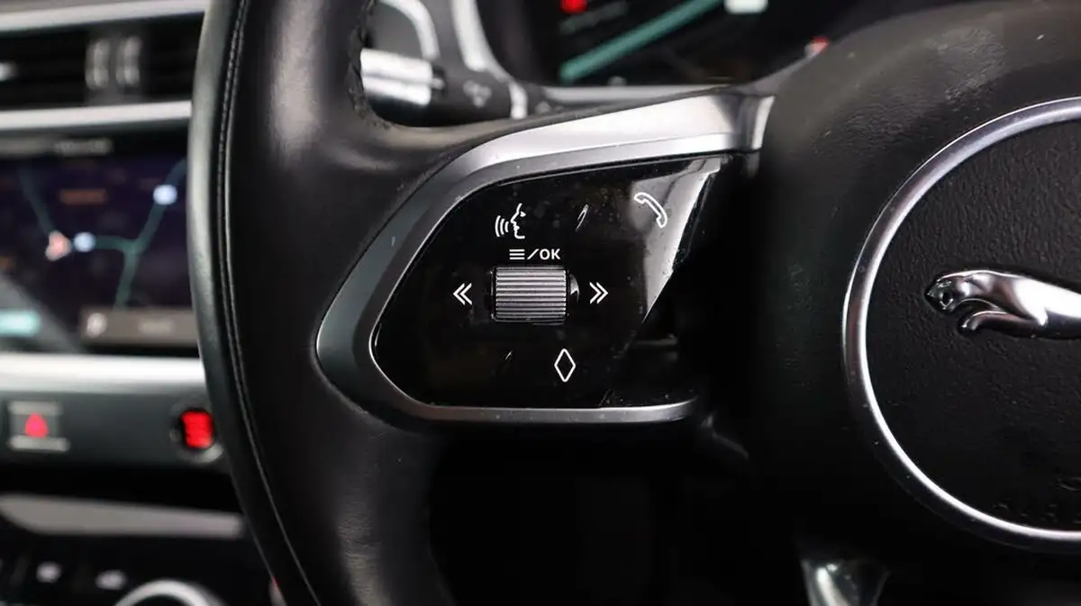 2021-jaguar-i-pace-ev400-black-big-23
