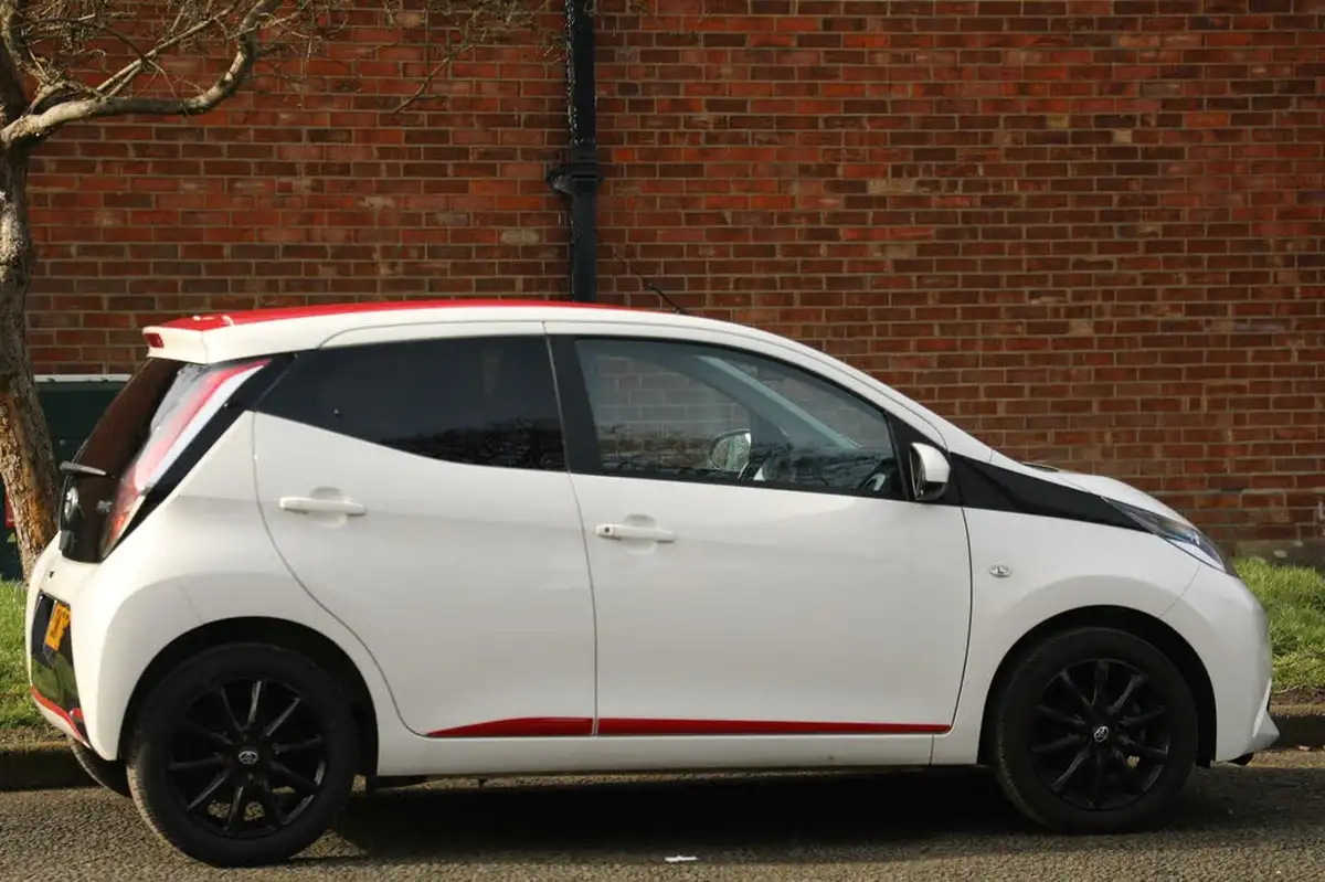 2017-toyota-aygo-10-vvt-i-x-press-71bhp-big-8