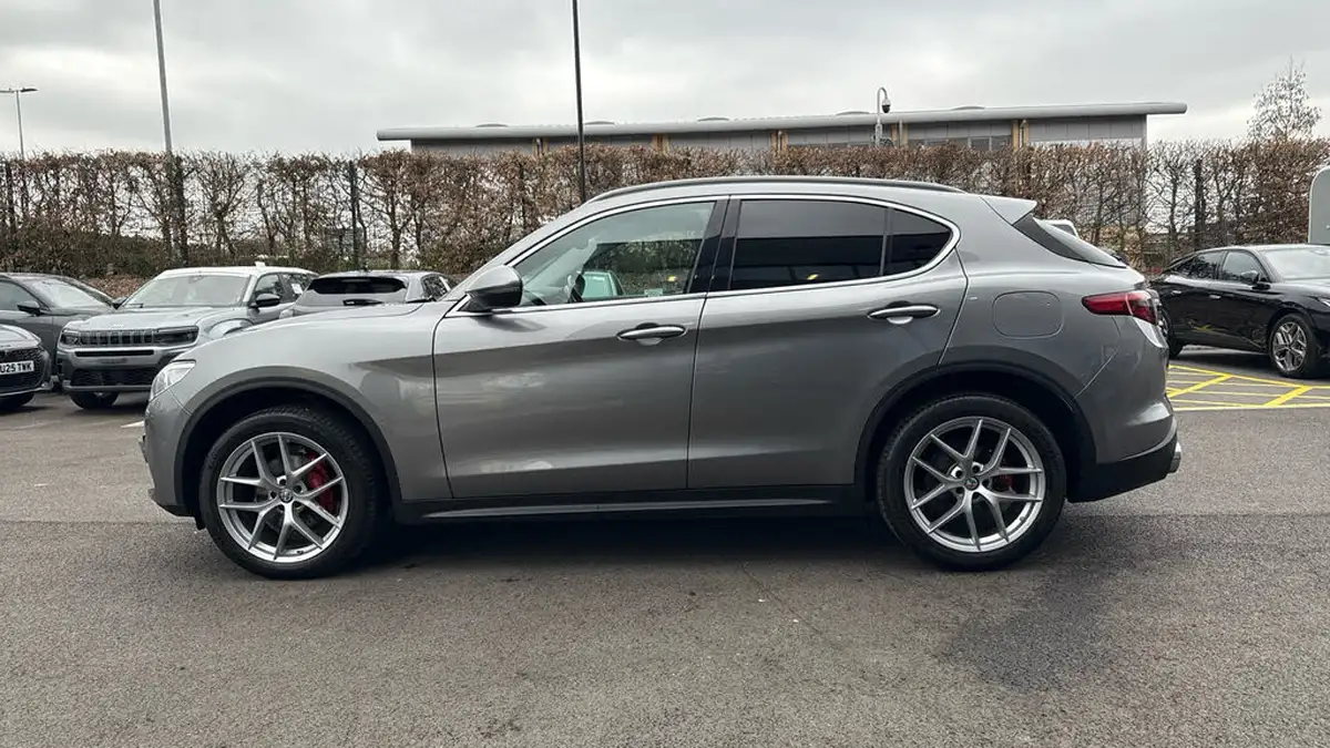 2017-alfa-romeo-stelvio-22td-milano-big-5
