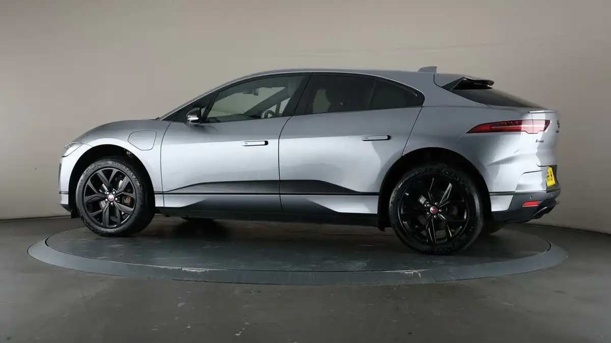 2021-jaguar-i-pace-ev400-black-big-69