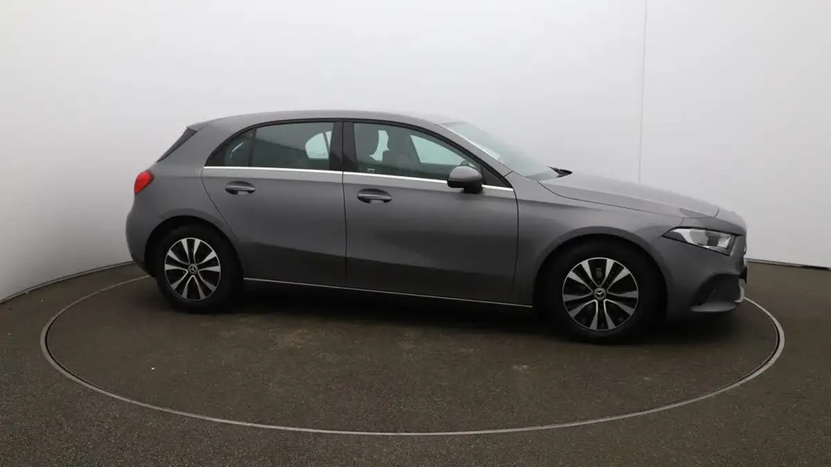 2021-mercedes-benz-a-class-15d-a180d-se-7g-dct-big-39