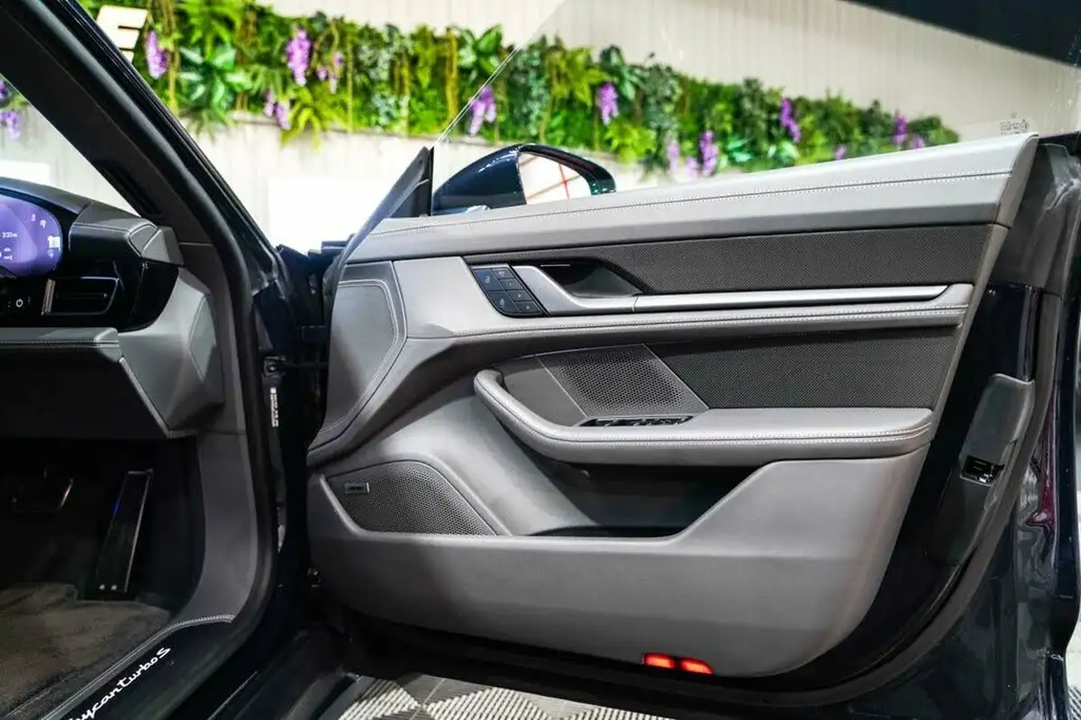 2023-porsche-taycan-e-turbo-s-cross-turismo-big-34
